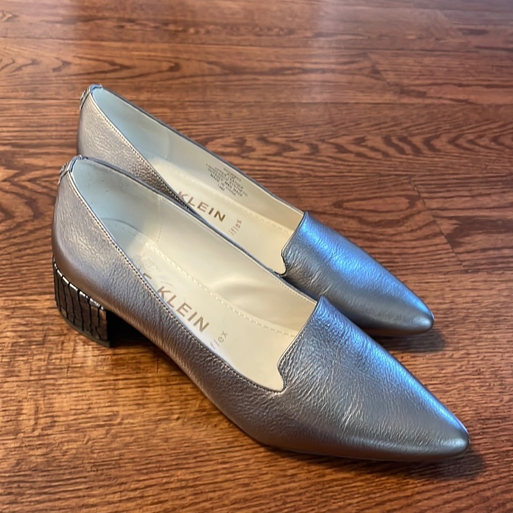 Anne Klein FLEX metallic AKKIMBRE low heel pump genuine leather snake heel 8.5M - Picture 2 of 15